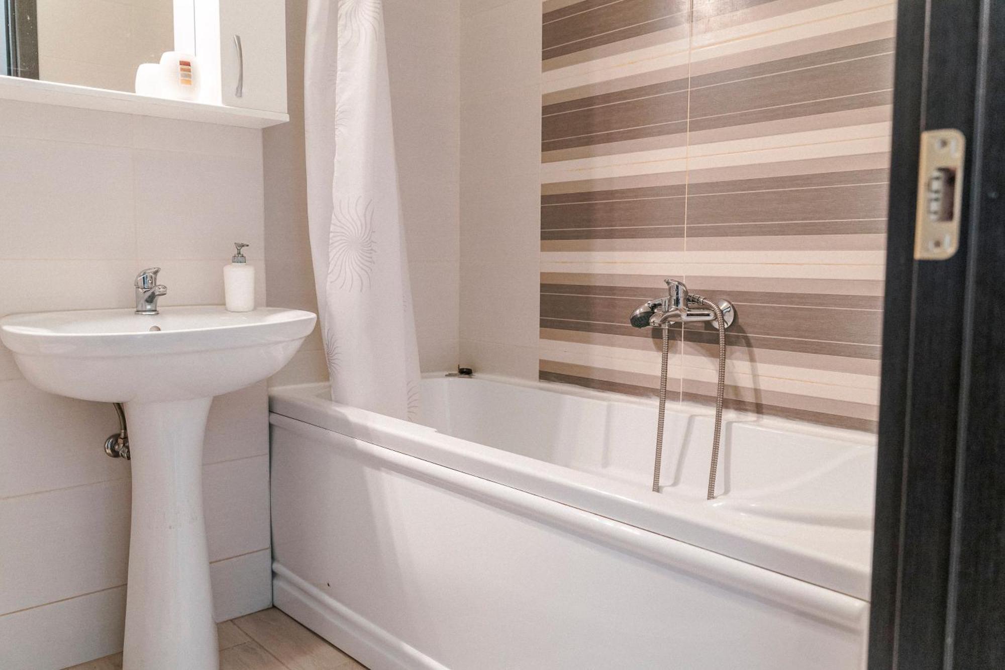M&M Apartment Oradea Eksteriør billede